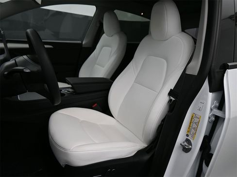 Used 2023 Tesla Model Y Long Range image 13