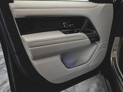 Used 2023 Land Rover Range Rover SE AWD/4WD image 8