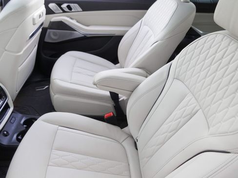 Used 2024 BMW X7 M60i w/ Executive Package AWD/4WD image 39