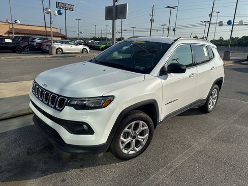Used 2025 Jeep Compass Latitude AWD/4WD image 1