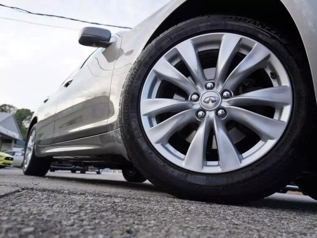 Used 2011 INFINITI M37 w/ Premium Pkg RWD image 13