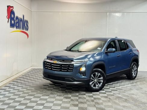 New 2026 Chevrolet Equinox LT w/ Convenience Package II AWD/4WD image 2