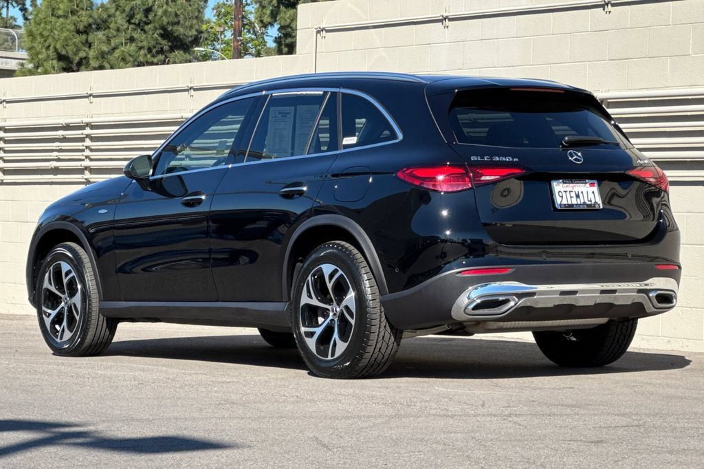 Used 2025 Mercedes-Benz GLC 350e 4MATIC image 3