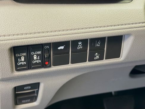 Used 2018 Honda Odyssey EX-L image 17