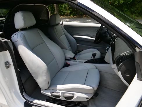 Used 2011 BMW 135i Convertible RWD image 31