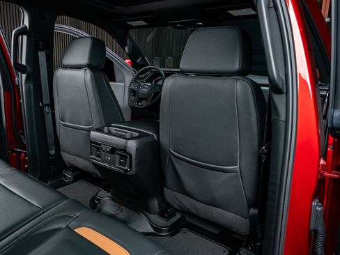 Used 2025 GMC Sierra 2500 AT4 w/ AT4 Premium Plus Package image 31