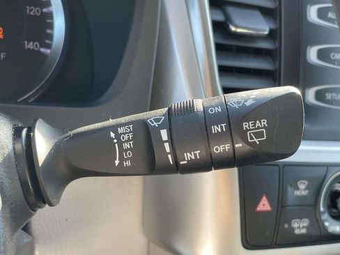 Used 2016 Toyota Highlander LE FWD image 24