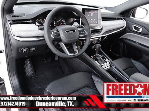 New 2026 Jeep Compass Latitude image 10