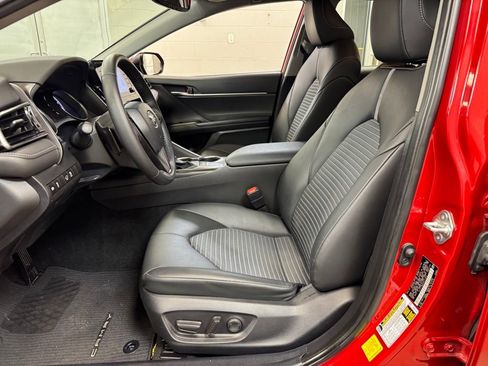 Used 2023 Toyota Camry SE w/ Convenience Package image 11