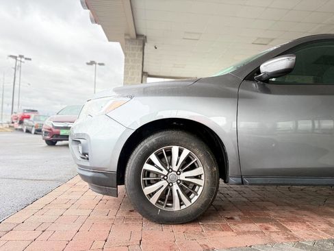 Used 2020 Nissan Pathfinder SV image 4
