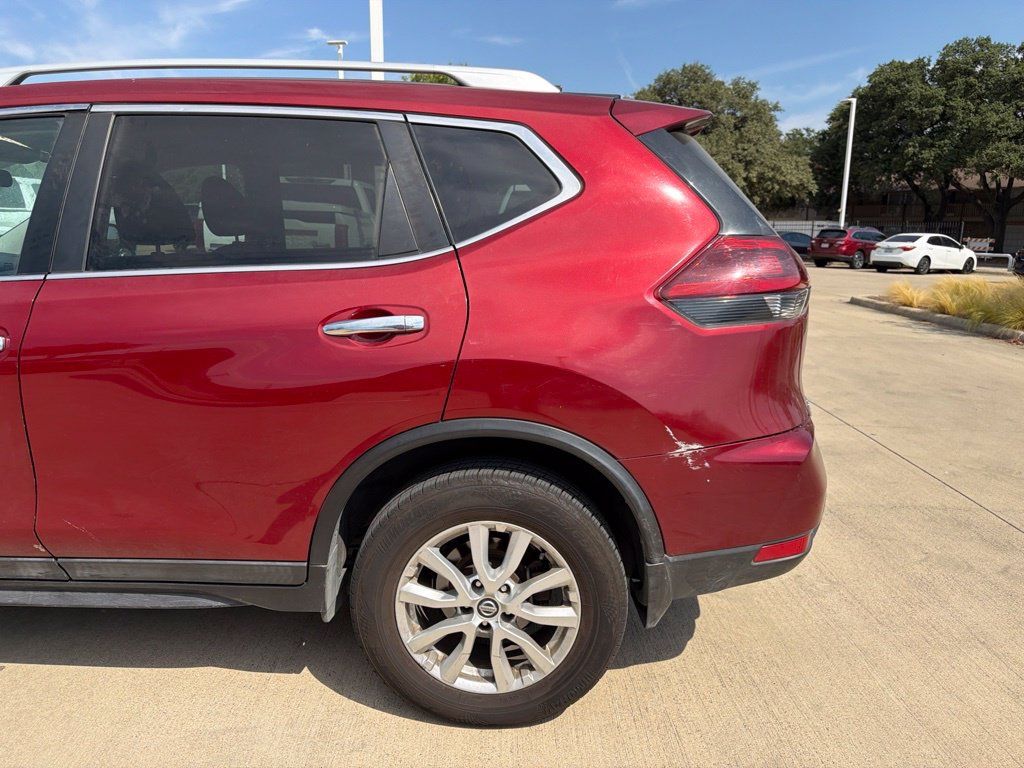 Used 2018 Nissan Rogue SV AWD/4WD image 8