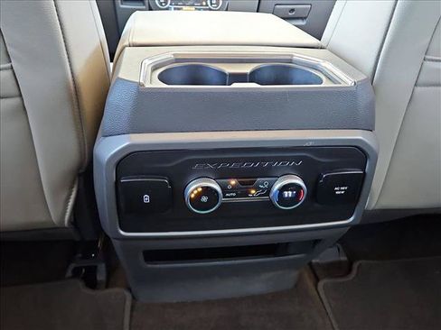 Used 2021 Ford Expedition XLT RWD image 18