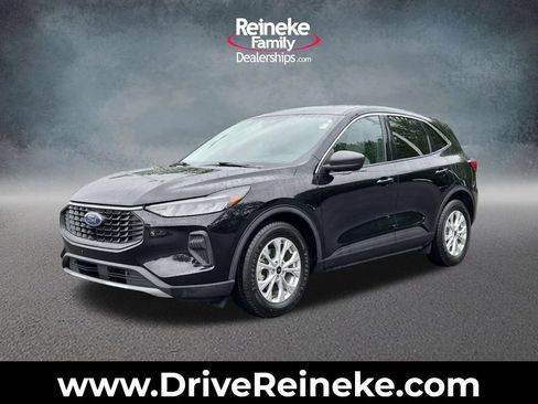 Used 2023 Ford Escape Active w/ Cold Weather Package FWD image 1