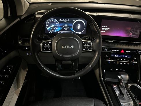 Certified 2023 Kia Carnival SX Prestige FWD image 19