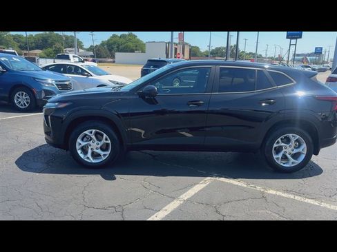 Used 2025 Chevrolet Trax LS w/ LS Convenience Package FWD image 5