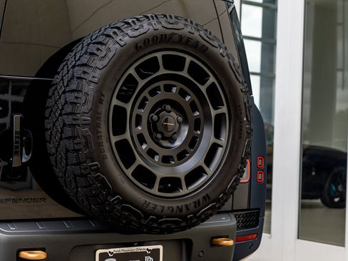 Used 2026 Land Rover Defender 110 OCTA image 10