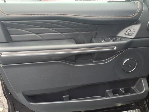 Certified 2024 Ford Expedition Platinum image 12
