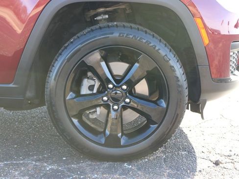 Used 2023 Jeep Grand Cherokee L Laredo image 12