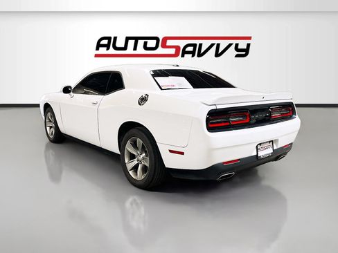 Used 2022 Dodge Challenger SXT RWD image 5