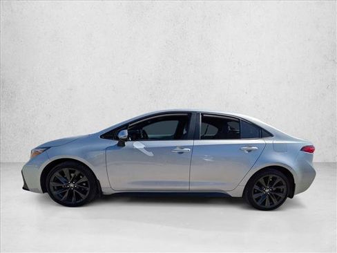 Used 2024 Toyota Corolla SE image 2