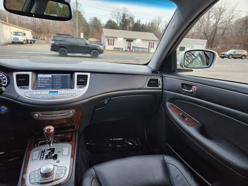Used 2009 Hyundai Genesis 3.8 w/ Technology Pkg 4 image 30