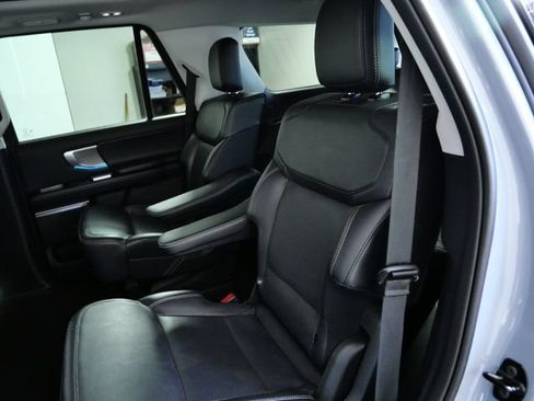Certified 2025 Ford Expedition Platinum AWD/4WD image 15