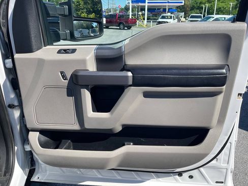 Used 2018 Ford F250 XLT w/ XLT Premium Package AWD/4WD image 39