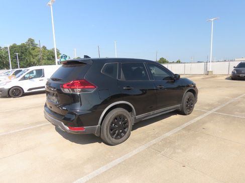 Used 2017 Nissan Rogue S AWD/4WD image 11