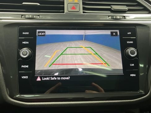 Used 2023 Volkswagen Tiguan SE w/ Panoramic Sunroof Package AWD/4WD image 14