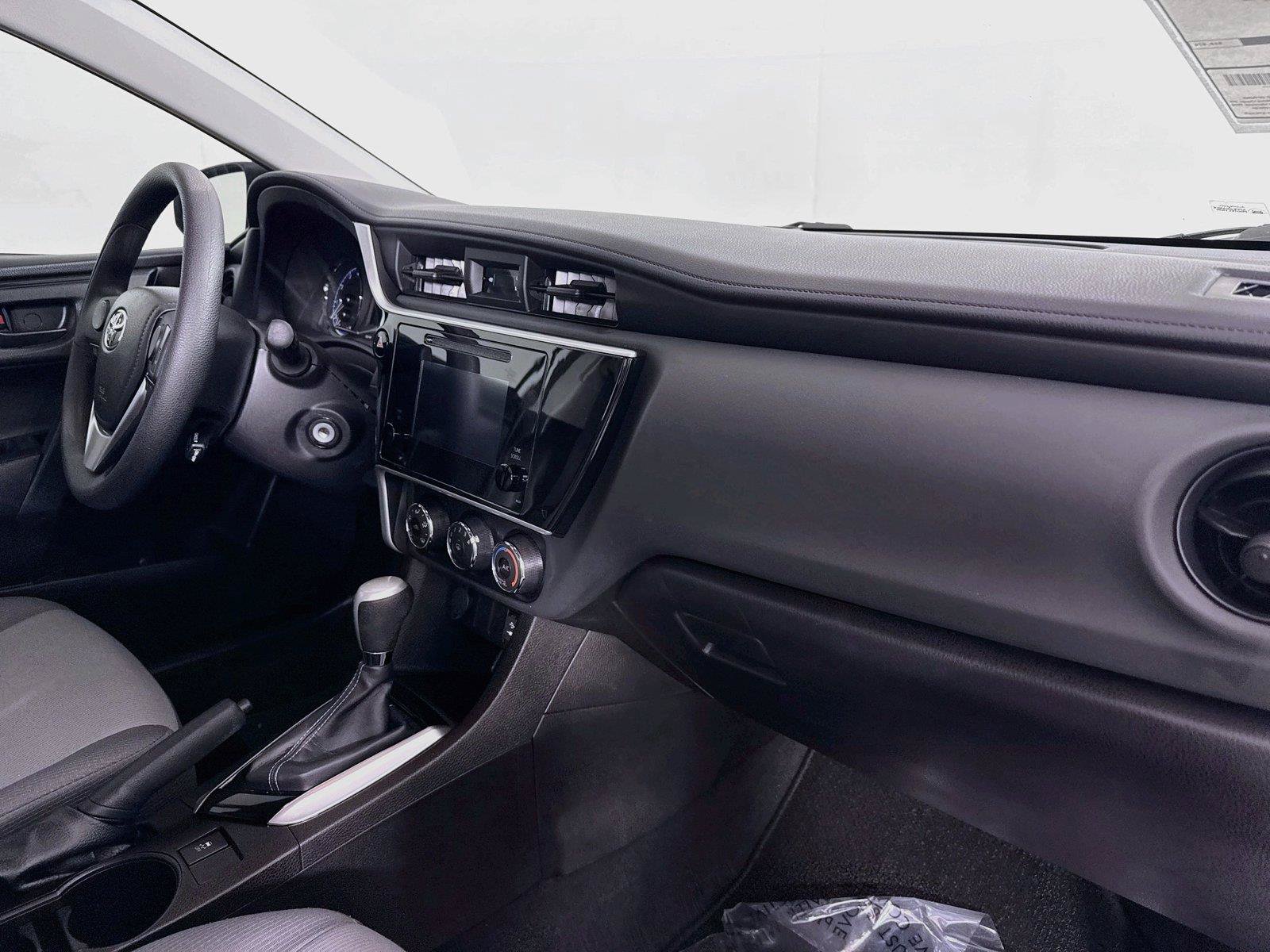 Used 2018 Toyota Corolla L FWD image 33