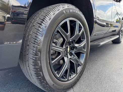 Used 2021 Chevrolet Tahoe Premier w/ Premium Package image 9