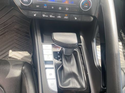 Certified 2024 Hyundai Elantra Limited FWD image 17