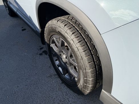 Used 2025 Honda Pilot TrailSport image 11