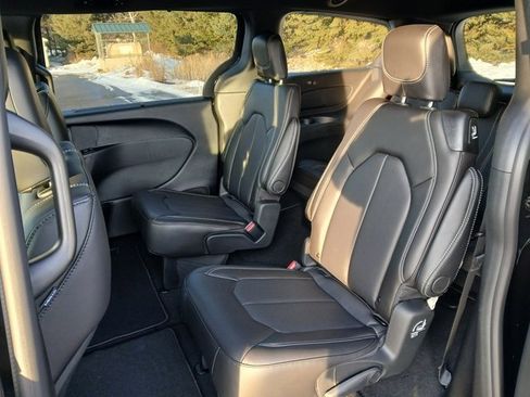 New 2026 Chrysler Pacifica Select image 25