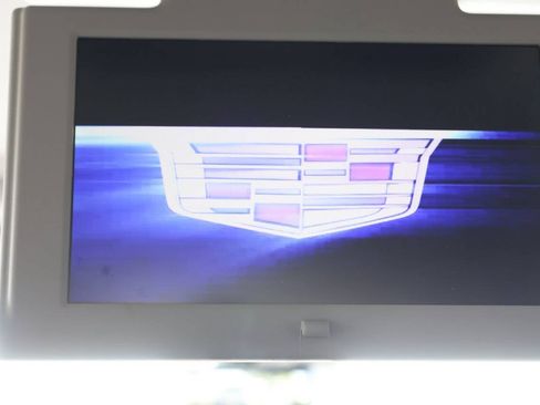 Used 2019 Cadillac Escalade Premium Luxury w/ LPO, Radiant Package AWD/4WD image 23
