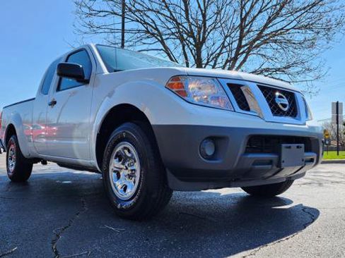 Used 2014 Nissan Frontier S image 2
