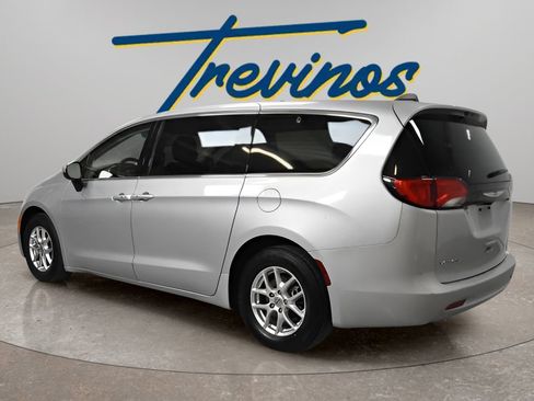 Used 2023 Chrysler Voyager LX FWD image 9