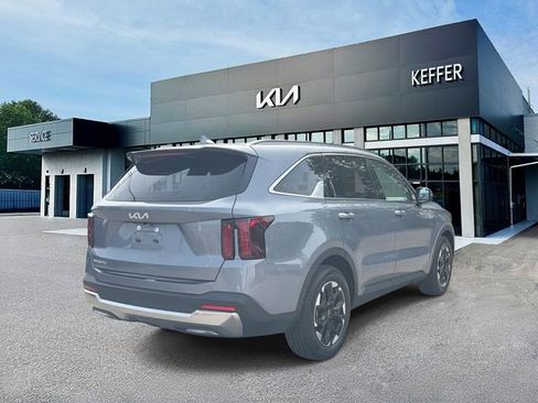 Certified 2024 Kia Sorento S image 8