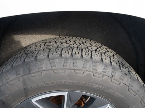 Used 2021 Chevrolet Tahoe Z71 w/ Z71 Signature Package image 30