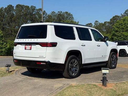 Used 2024 Jeep Wagoneer Series II w/ Flexible Seating Group image 7