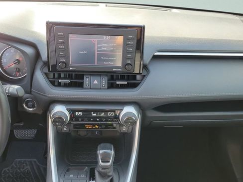 Used 2020 Toyota RAV4 XLE Premium FWD image 22