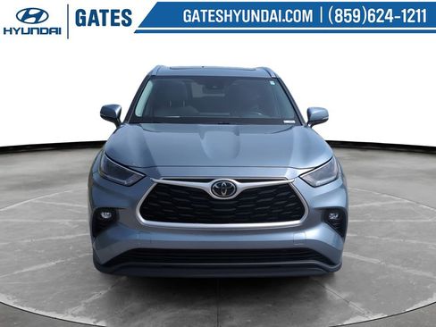 Used 2021 Toyota Highlander XLE image 4