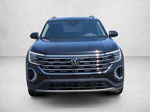 Used 2024 Volkswagen Atlas SEL AWD/4WD image 2