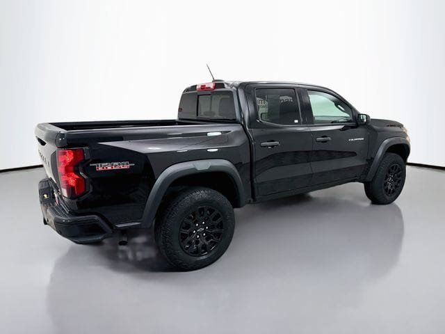 Used 2024 Chevrolet Colorado Trail Boss w/ Technology Package AWD/4WD image 7