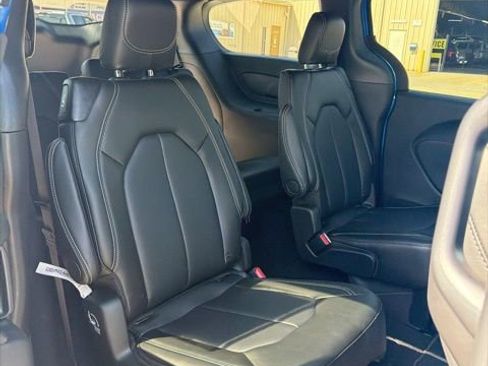 New 2026 Chrysler Pacifica Select image 20