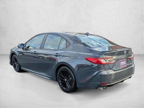 Used 2025 Toyota Camry SE image 8