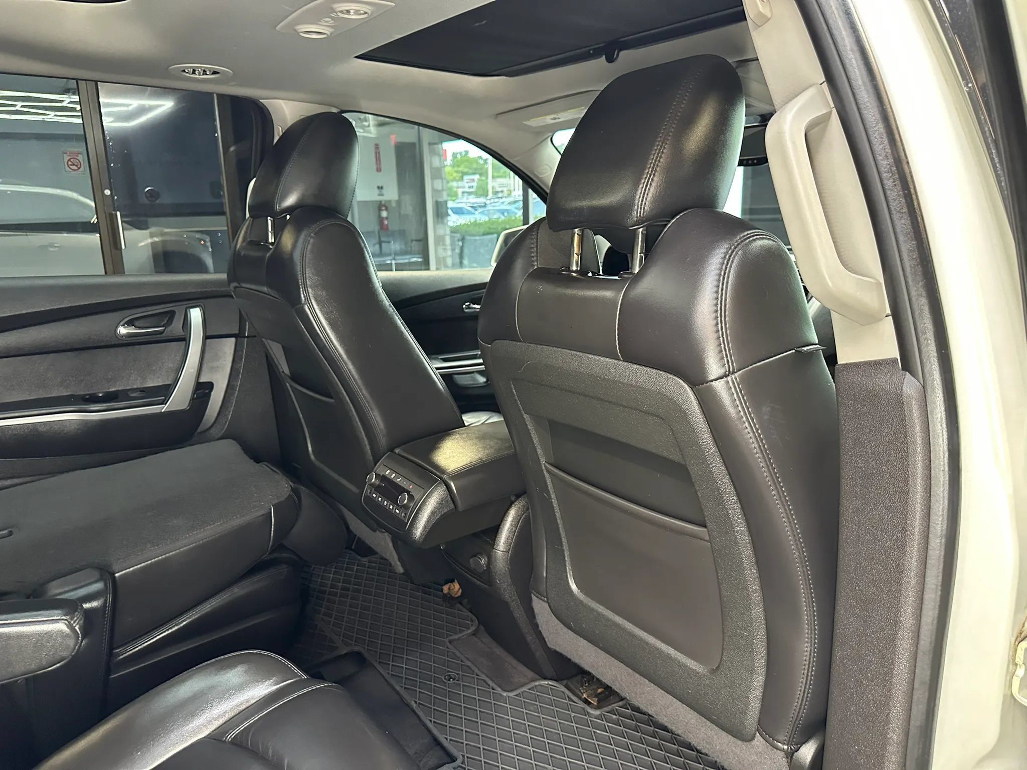 Used 2012 GMC Acadia SLT AWD/4WD image 35