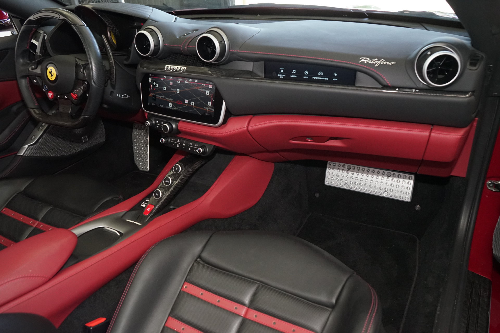 Used 2019 Ferrari Portofino RWD image 12