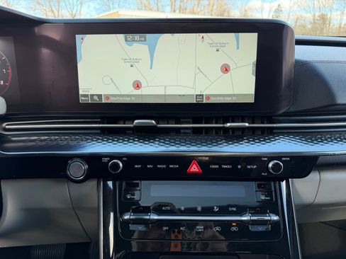 Used 2022 Kia Carnival SX Prestige image 21