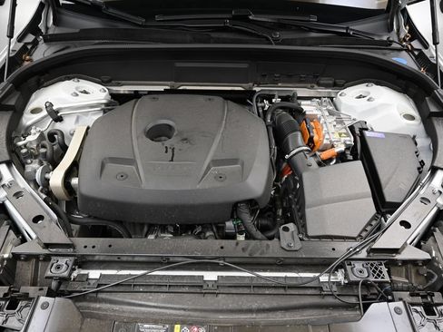 Certified 2025 Volvo XC60 T8 Plus w/ Protection Package Premier AWD/4WD image 9